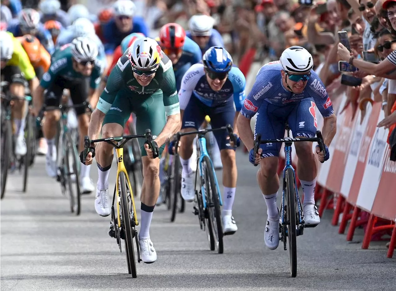 Tour d’Espagne : Kaden Groves mate Van Aert au sprint et remporte la 14e étape