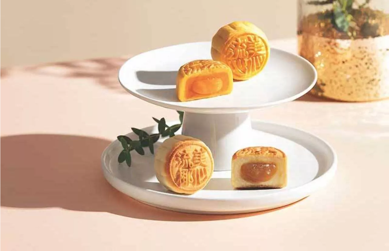 Hong Kong MX's delectable Lava Custard Mooncakes