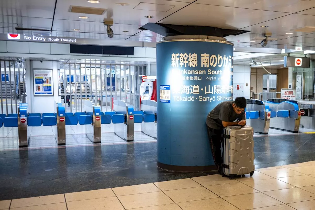 Weakening Shanshan rains still disrupting transport in Japan