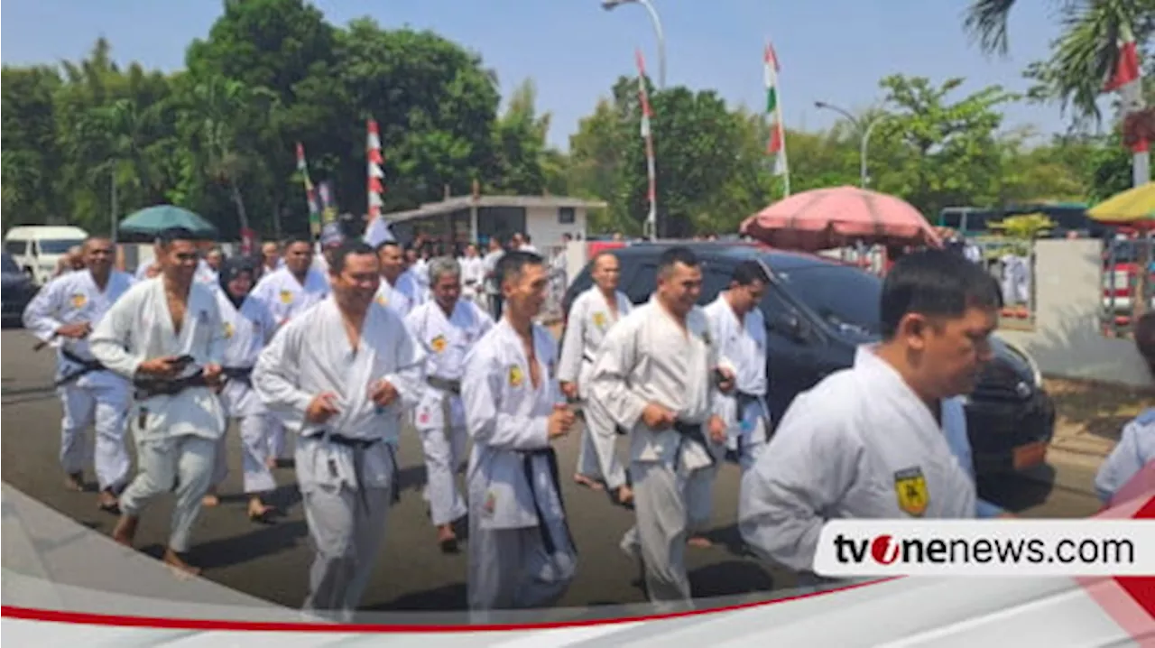 Jalani Ujian 'Dan' Tingkat Nasional, Ratusan Siswa Karate KKI Long March di Jalanan Bekasi