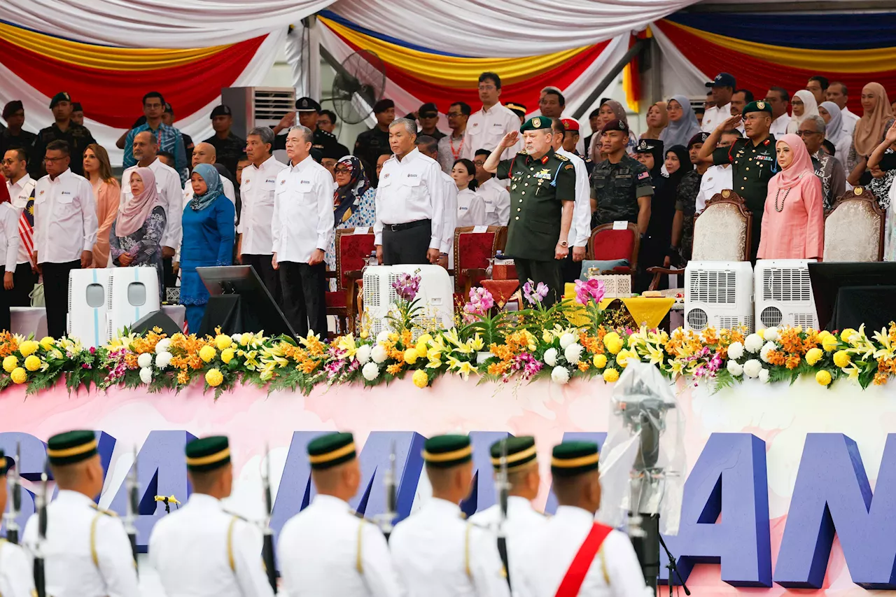 Sultan Ibrahim tiba bagi sambutan Hari Kebangsaan Ke-67