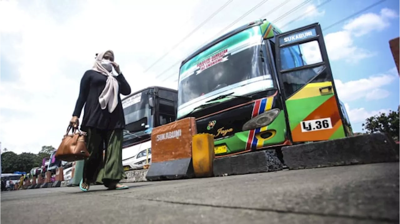 Penumpang Ini Terpaksa Bersihkan Kotorannya Usai Ketahuan BAB di Toilet Bus