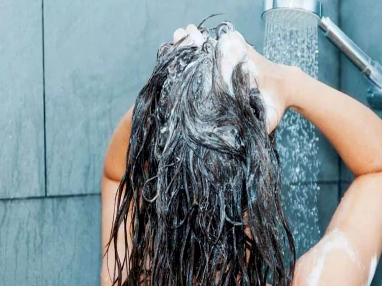 Hair Wash Mistakes: વાળ ધોતી વખતે તમે તો નથી કરતાને આ ભુલ ? આ ભુલોના કારણે શરુ થાય છે ભયંકર હેરફોલ