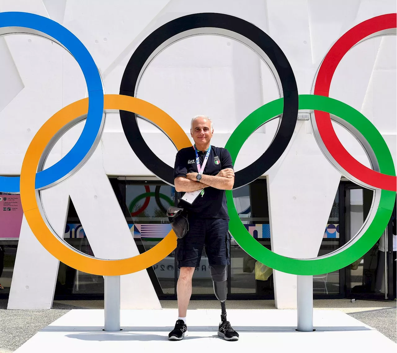 Parigi 2024, fotografo Mezzelani alle Olimpiadi dopo l'incidente: 'Questa è la mia medaglia d'oro'