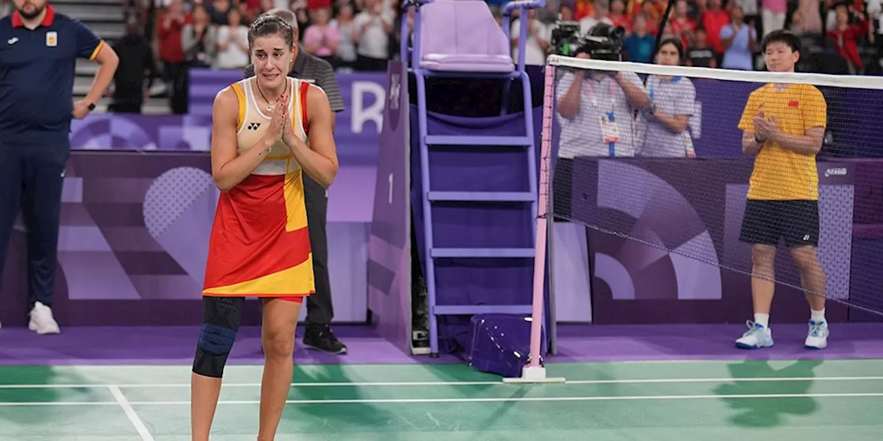 Heroik! Tangis Carolina Marin Disambut Standing Ovation, Fans Lawan Juga Ikut Apresiasi