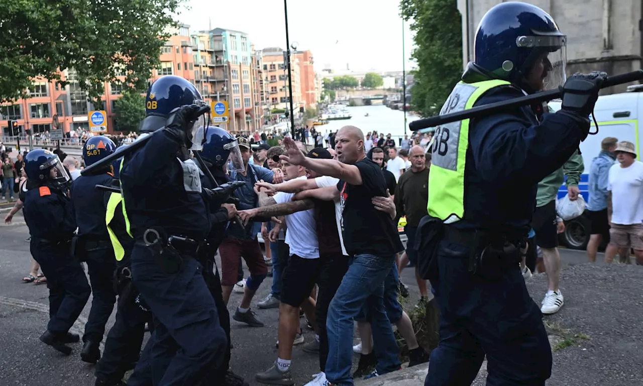 Reino Unido tem quinto dia de violentos protestos da extrema direita