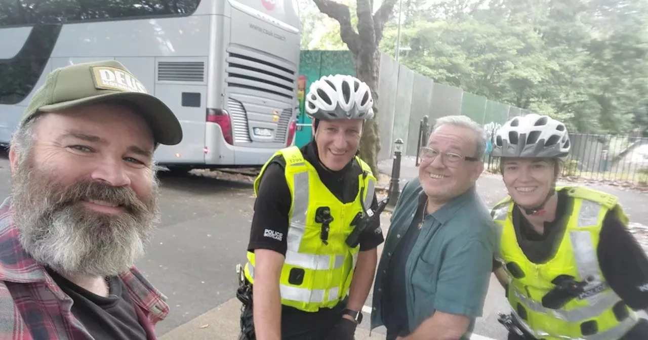 Glasgow police hop off bikes for chat with Still Game stars Ford Kiernan and Greg Hemphill