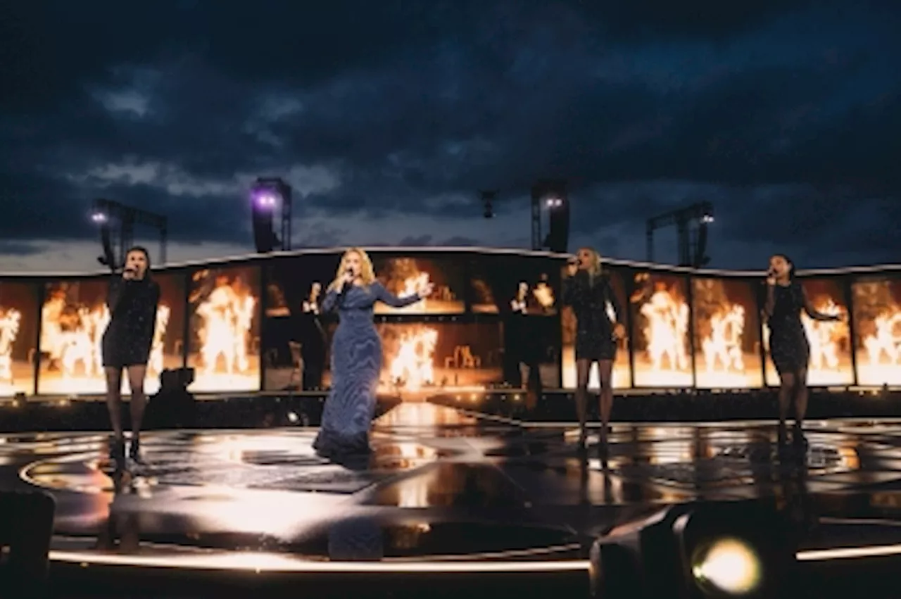 Singer Adele shows Olympics Women's 100m final at Munich concert (VIDEO)