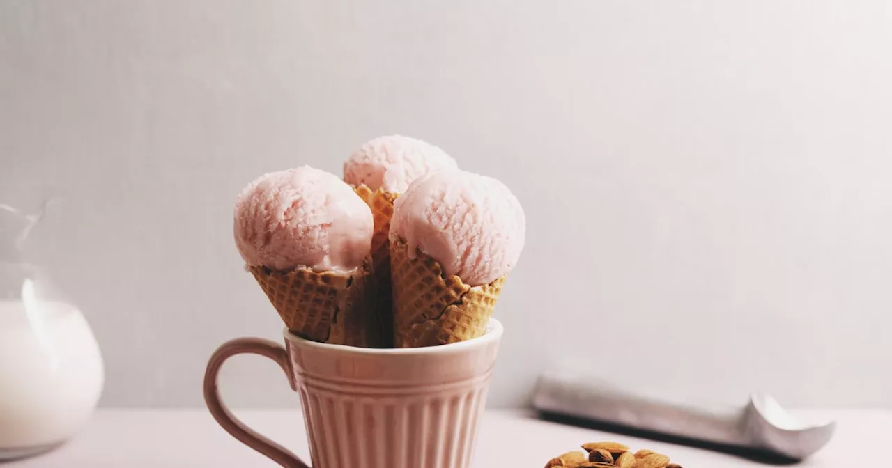 Glace vegan à la framboise et lait d'amande (sans sorbetière)