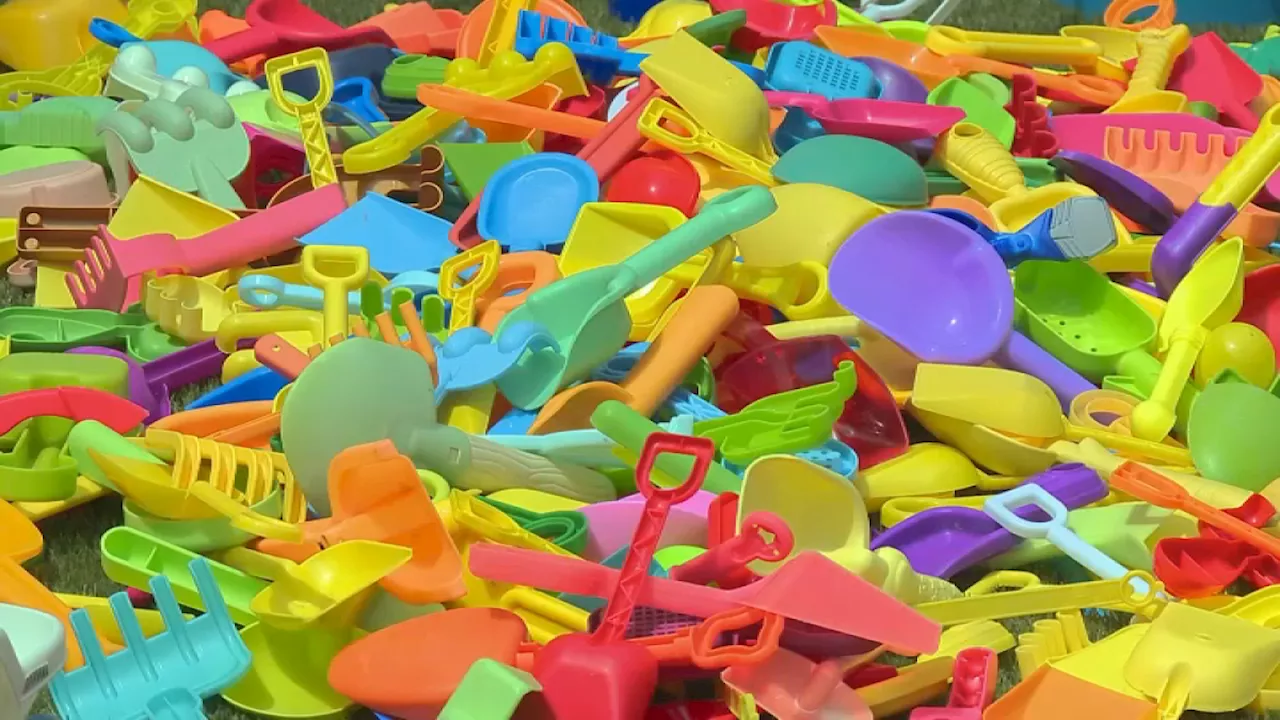 Woman collects thousands of forgotten beach toys from 1-mile of La Jolla Shores