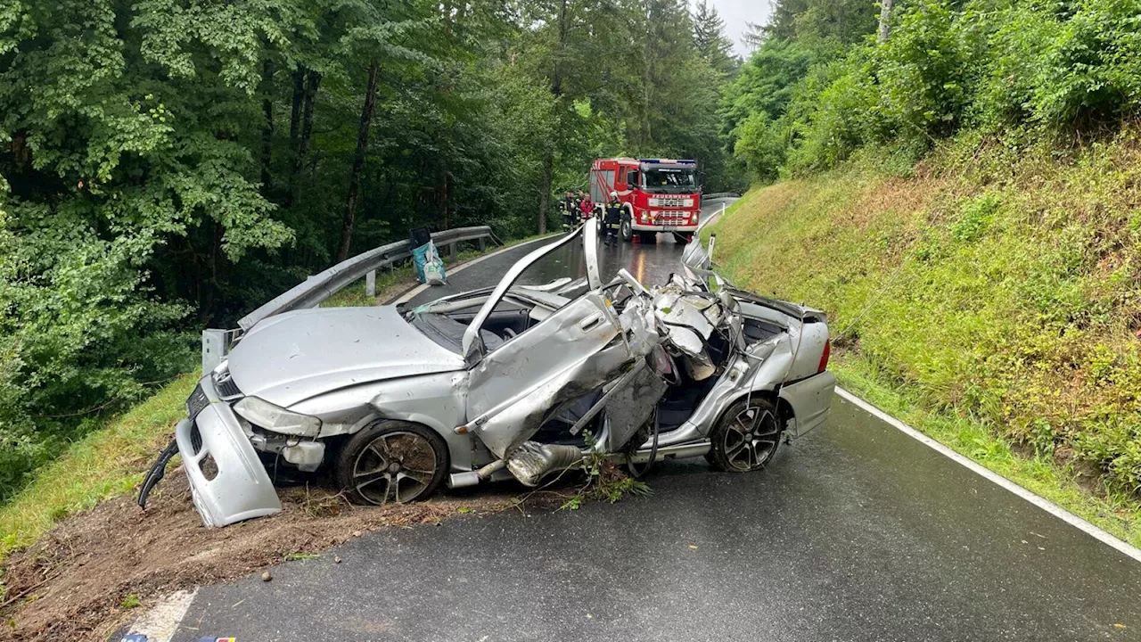 Pkw-Insassen aus Bezirk St. Pölten bei Crash nahe Türnitz verletzt