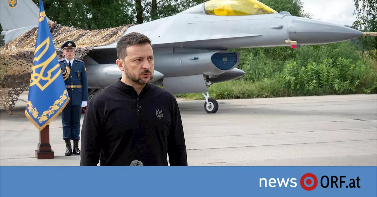 Ukraine: Selenskyj stellte erste F-16 vor