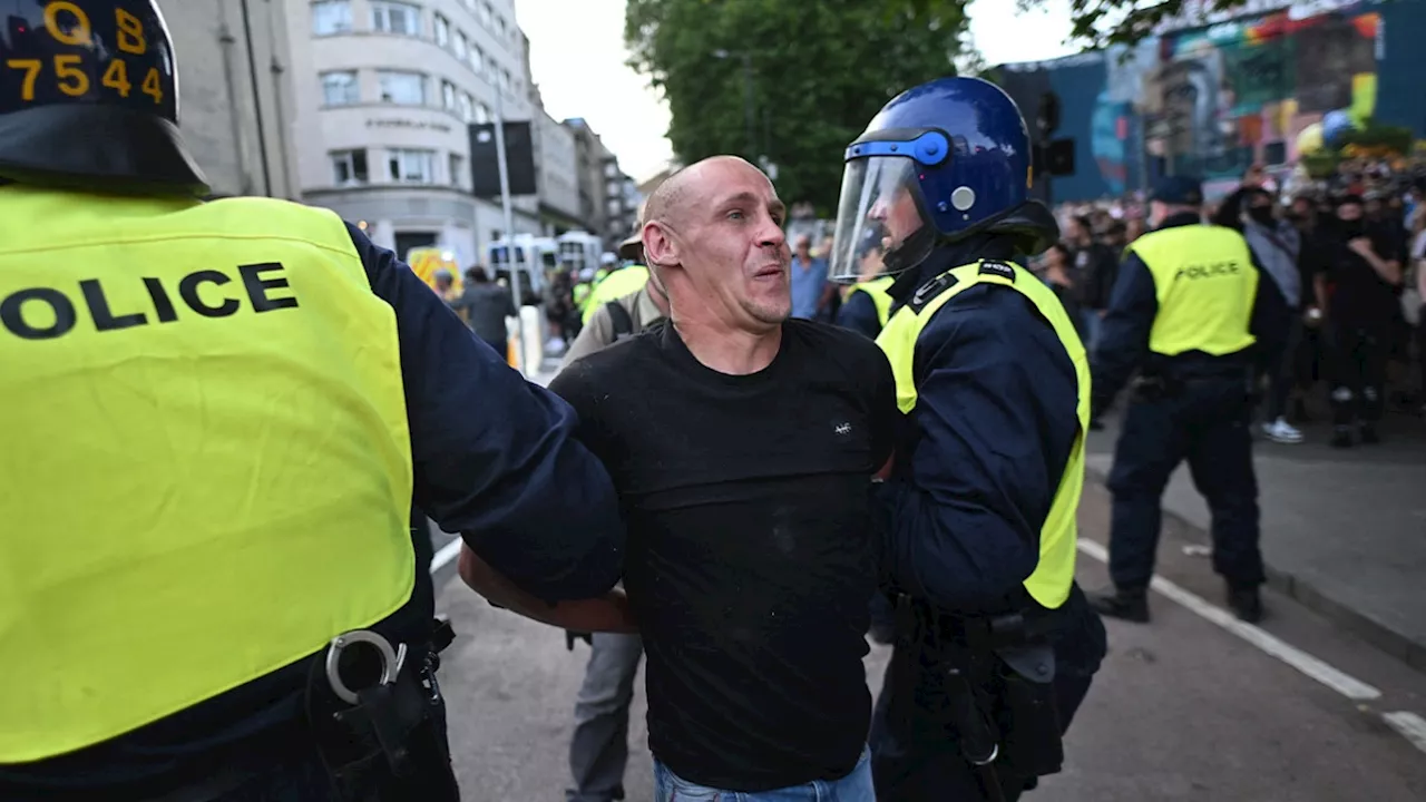 Plus de 90 interpellations lors des manifestations d'extrême-droite au Royaume-Uni