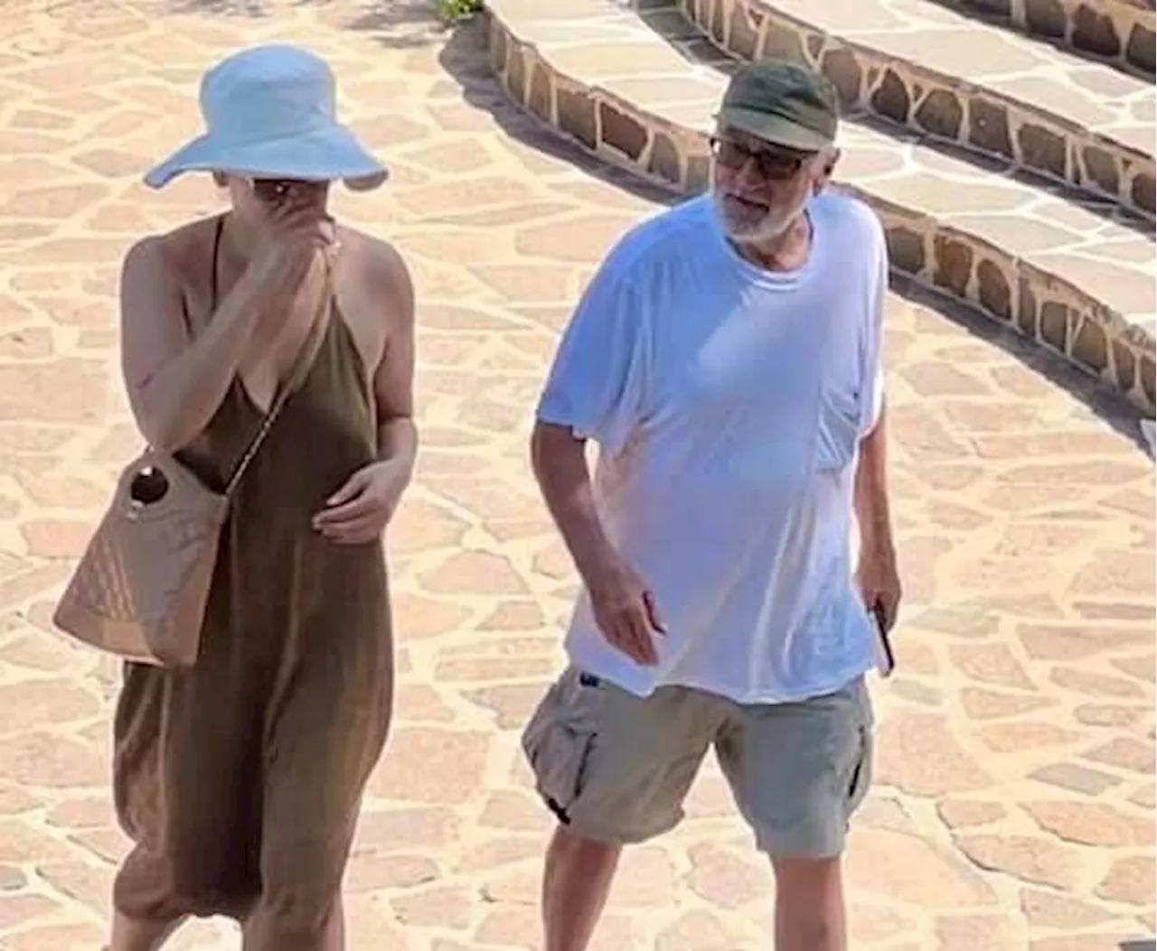 Robert De Niro con lo yacht attracca a Ischia, pranzo sull'isola con la famiglia