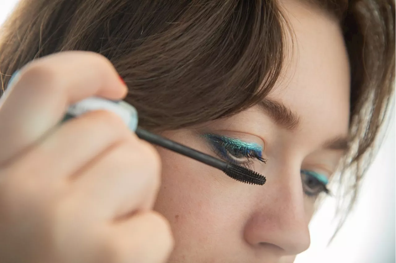 Blue eyeshadow is popular again, here's how to rock the look like a makeup pro