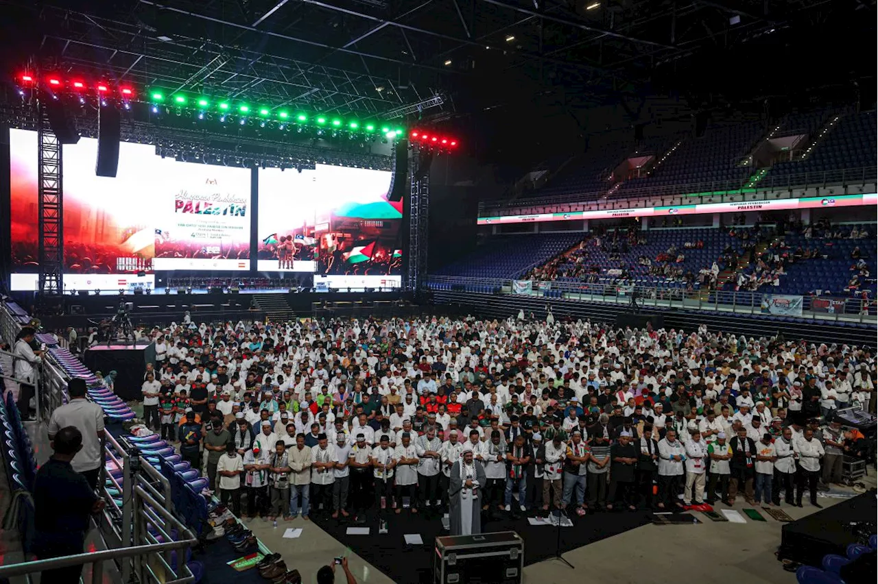 Chants of 'Free Palestine' fill Axiata Arena