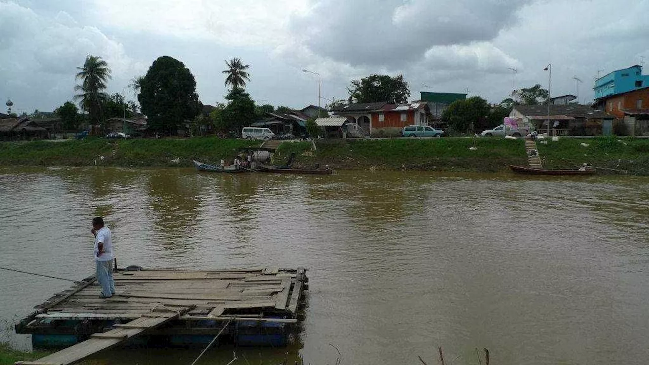 Locals eagerly await completion of second Rantau Panjang bridge