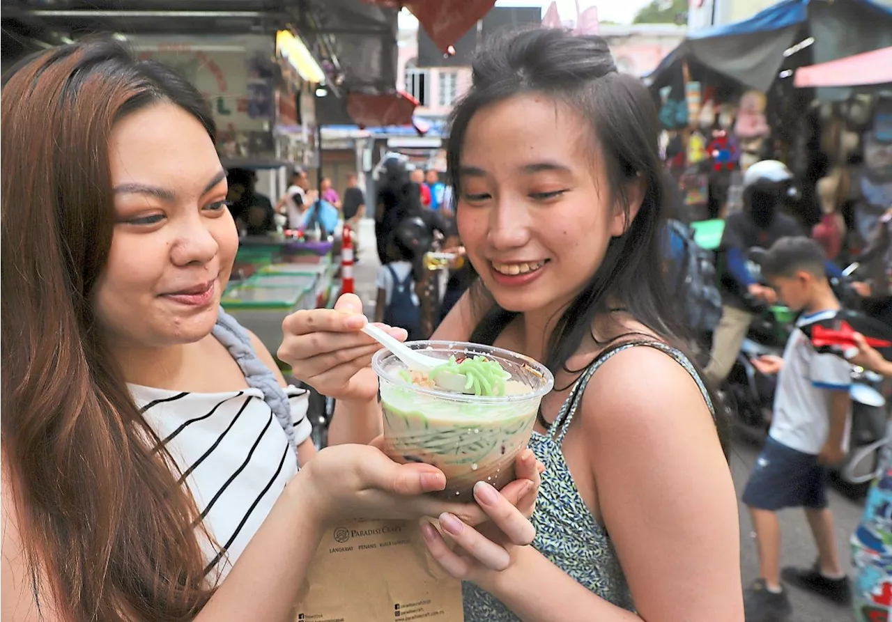 Thirsty islanders and foreigners find sweet relief in cendol