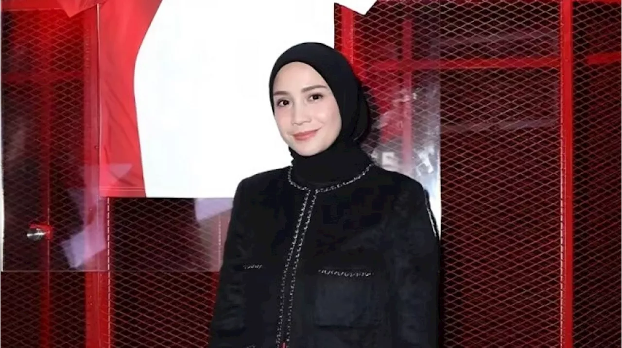 Nagita Slavina Lepas Hijab, Fuji Menangis Area Sensitif Kena Senggol Penggemar