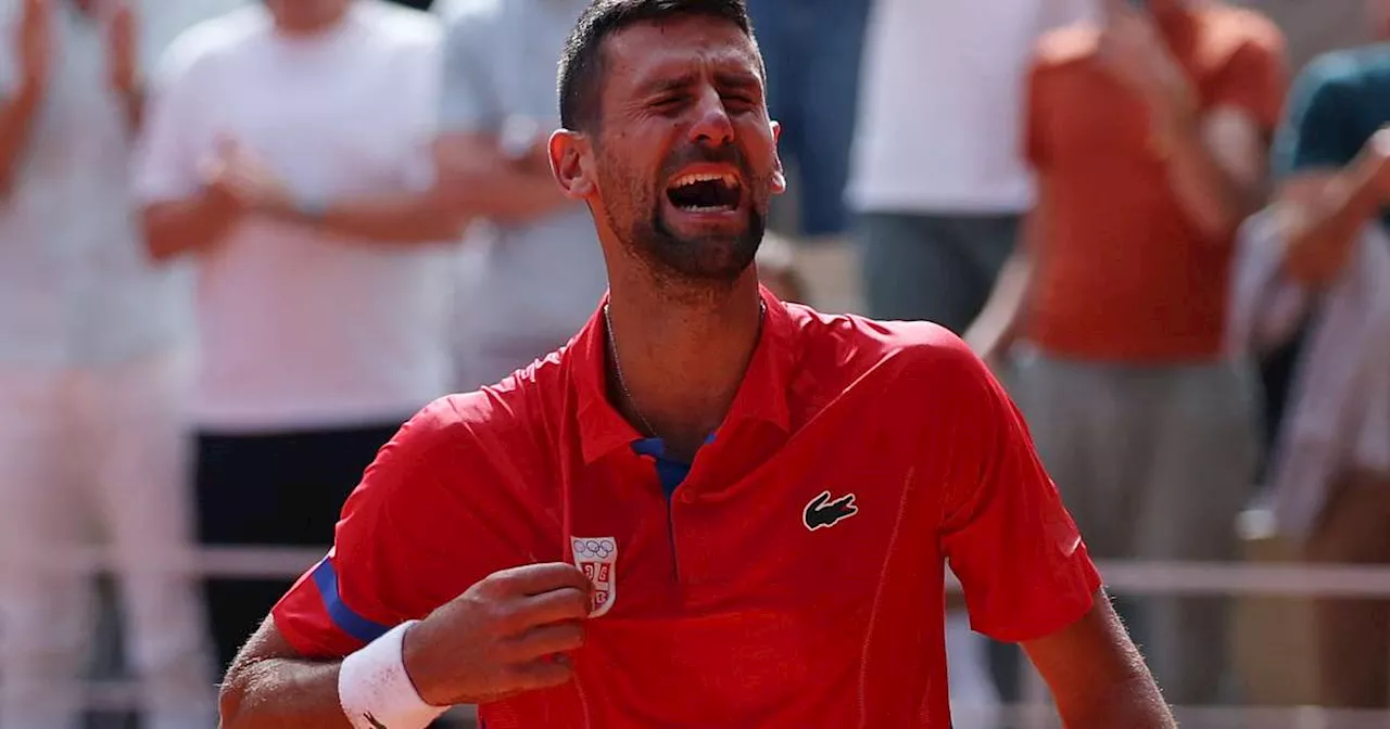 Olimpíadas 2024: Djokovic vence Alcaraz, ganha o ouro e 'zera' o tênis