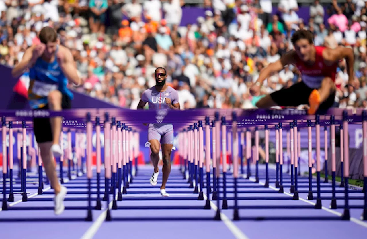 US 110m hurdles star jogs his way through bizarre Olympic heat