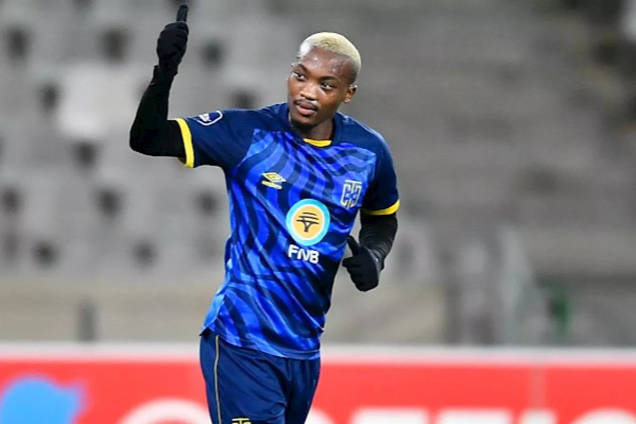 WATCH: Khanyisa Mayo shows off sleek dance moves, new teammates impressed