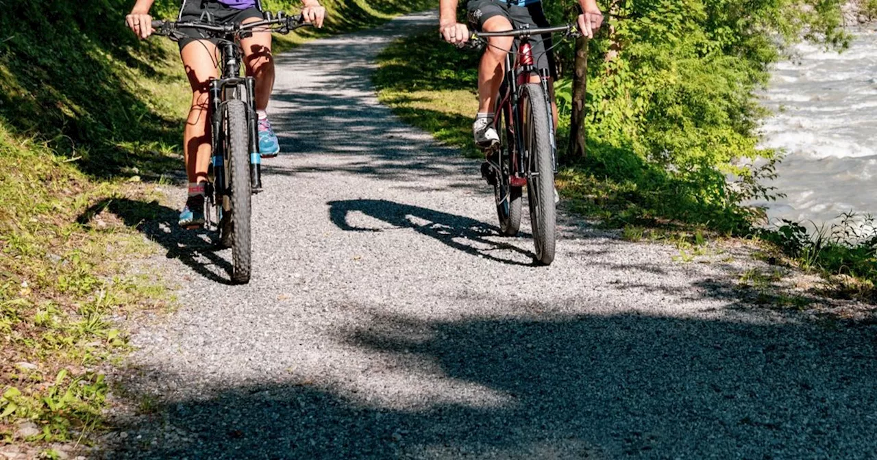 14-Jährige prallte mit Rad in Oetz frontal gegen E-Bike, 68-Jährige wurde bewusstlos