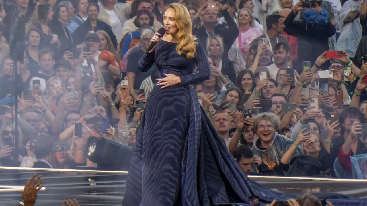 Adele in München: Sängerin unterbricht Konzert und zeigt TV-Übertragung