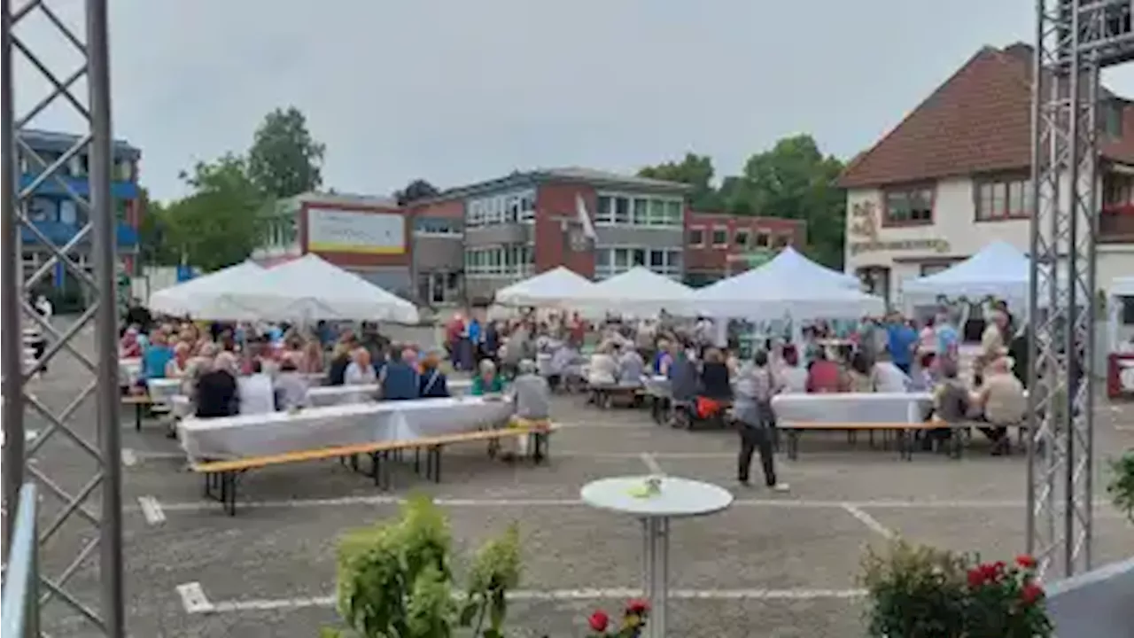 Bassum feiert fünftes Weinfest auf dem Parkplatz von Modehaus Maas