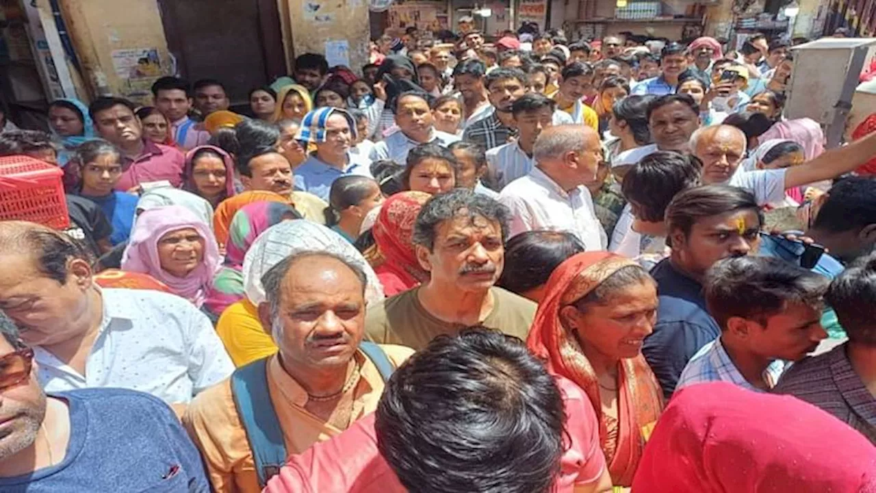 Mathura : बांकेबिहारी मंदिर में उमड़ी भीड़, कुंज गलियों में फंसे श्रद्धालु; वृंदावन में आज से वाहन प्रतिबंधित