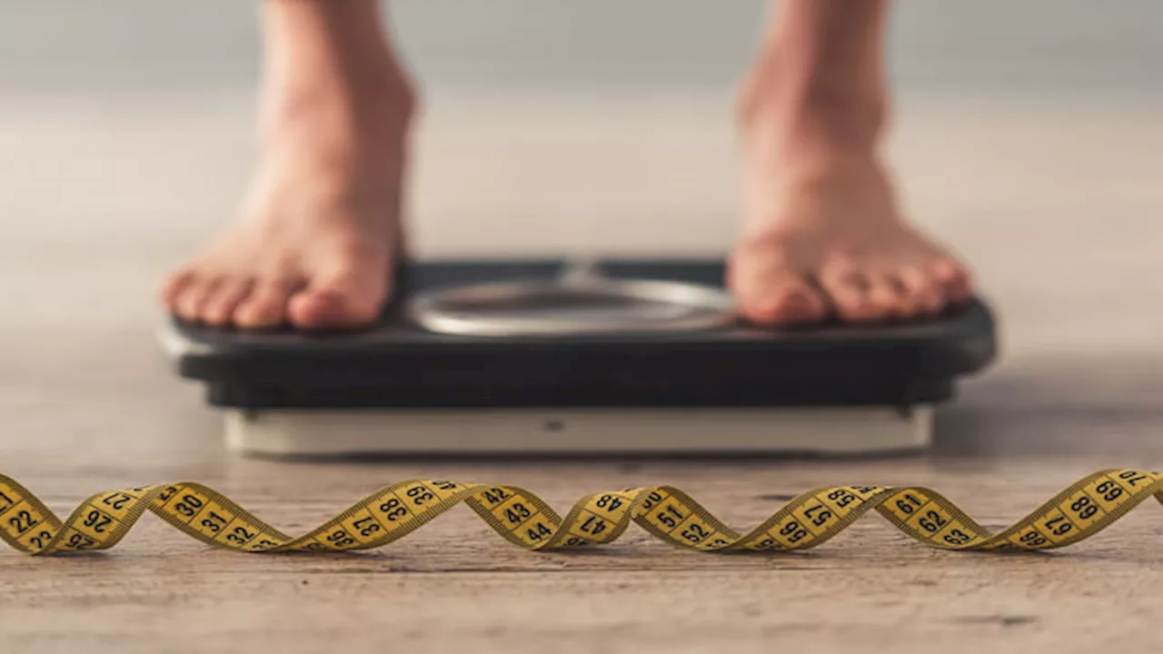 Weight Loss: डायटीशियन ने बताया- घटाना चाह रहे हैं वजन तो इन फलों का भी कम कर दीजिए सेवन