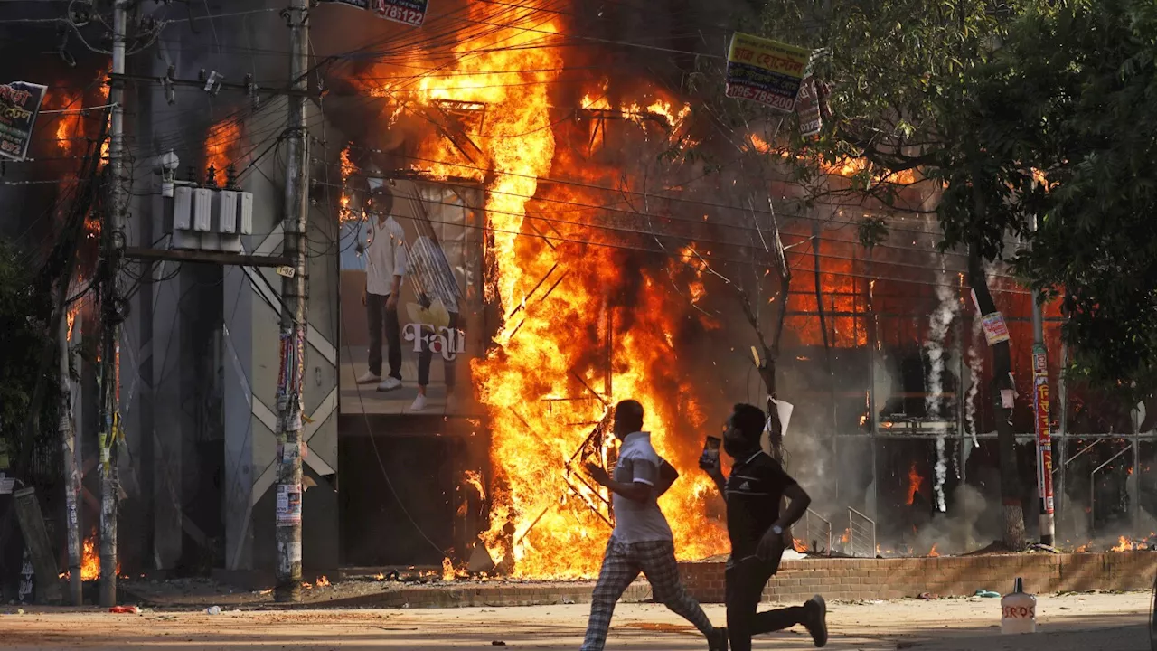 Anti-government protesters in Bangladesh plan to march to capital after a weekend of deadly clashes