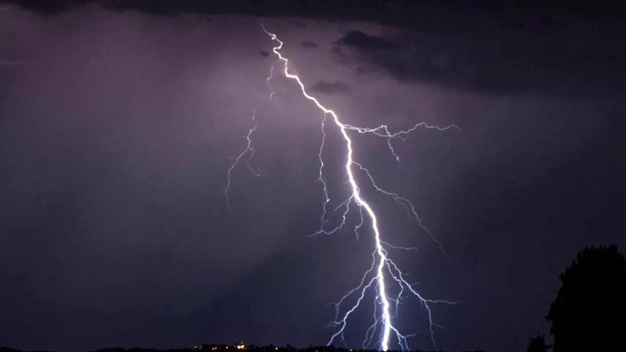 Unwetter in Italien: drei Frauen von Blitz getroffen, Mann von Ast tödlich verletzt