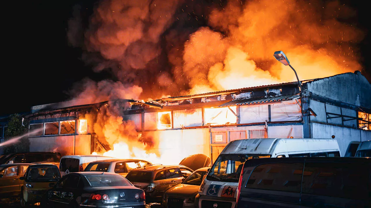 Autowerkstatt in Berlin-Lichtenberg explodiert: ein Verletzter