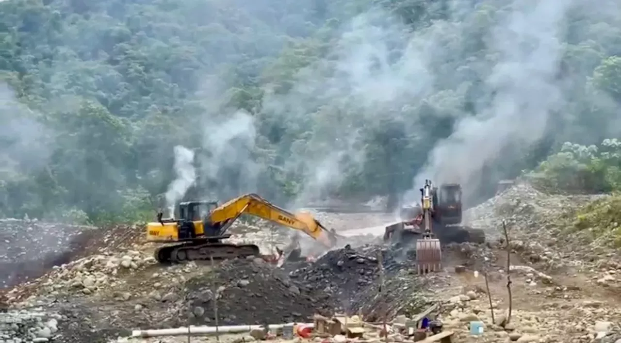 En Cauca, con maquinaria pesada disidencias de las Farc extraían oro del río Micay