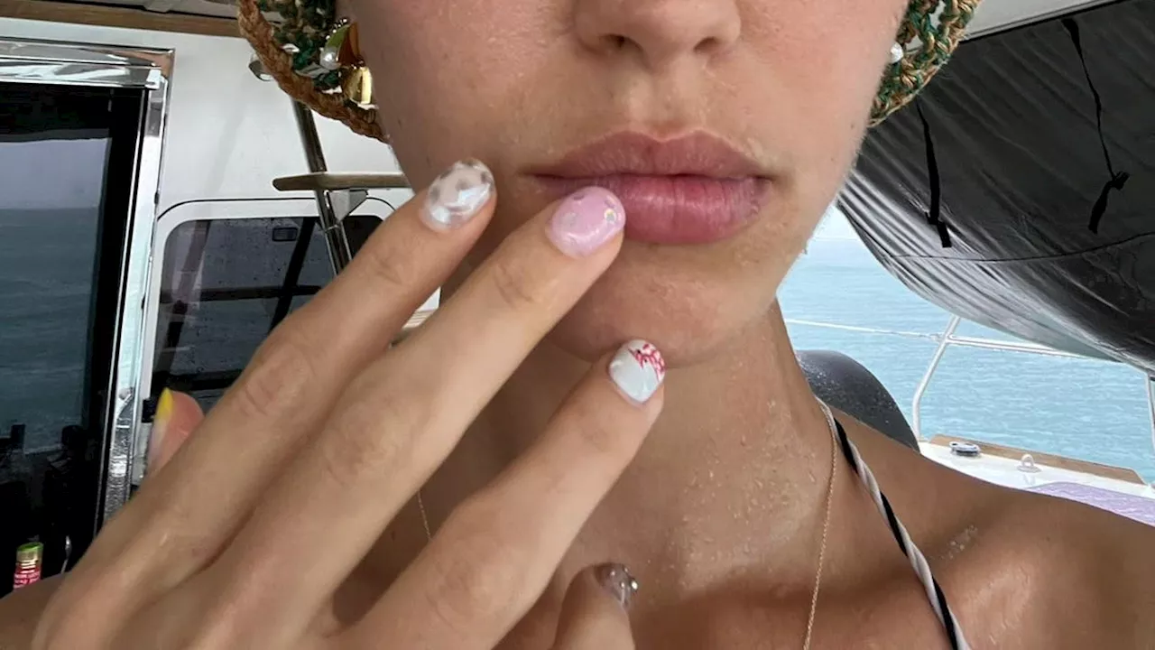 Iris Law’s New Korean Gel Manicure Is Perfect For Short Nails