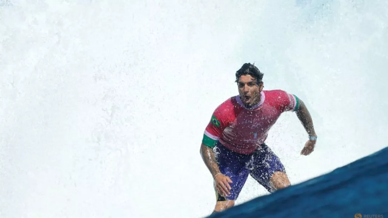 Surfing-Finals day to get underway as Medina chases surfing gold