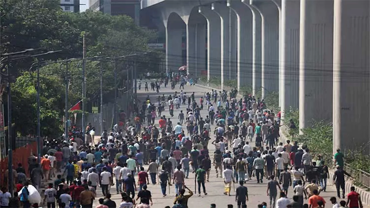 Bangladesh protest: Army chief to address nation as march starts