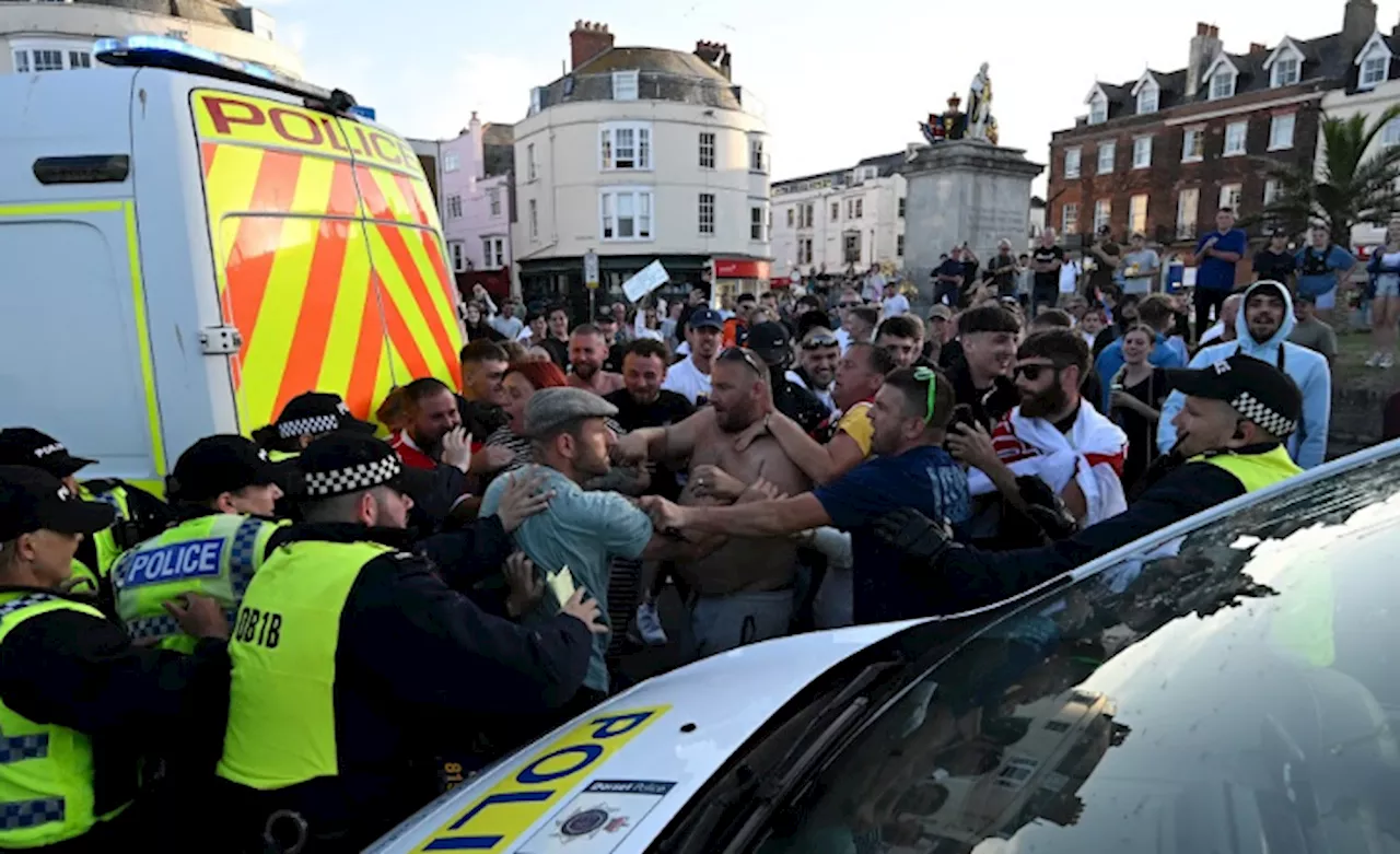 Reino Unido: quinto día de violentas protestas antiinmigración e islamófobas