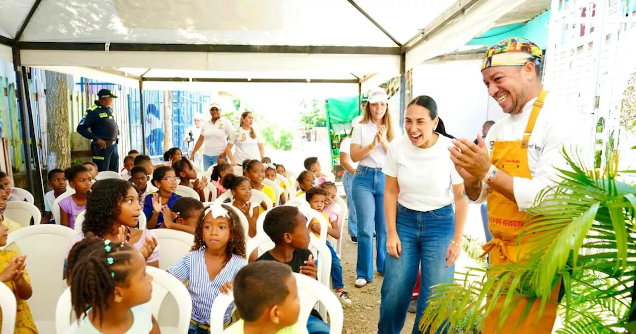 Más de 200 niños de Isla de León recibieron alimentos y kits escolares