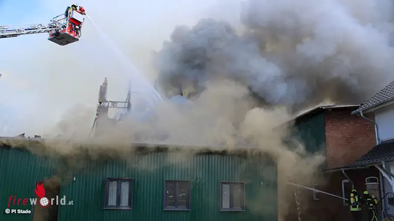 D: Scheunen-Großfeuer in Drochtersen → 150 Feuerwehrleute im Einsatz