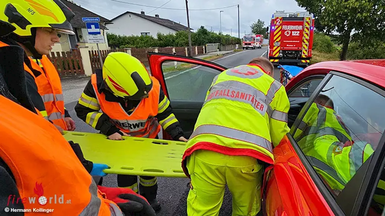 Oö: Patientengerechte Rettung aus Pkw nach Auffahrunfall auf B 129 in Alkoven