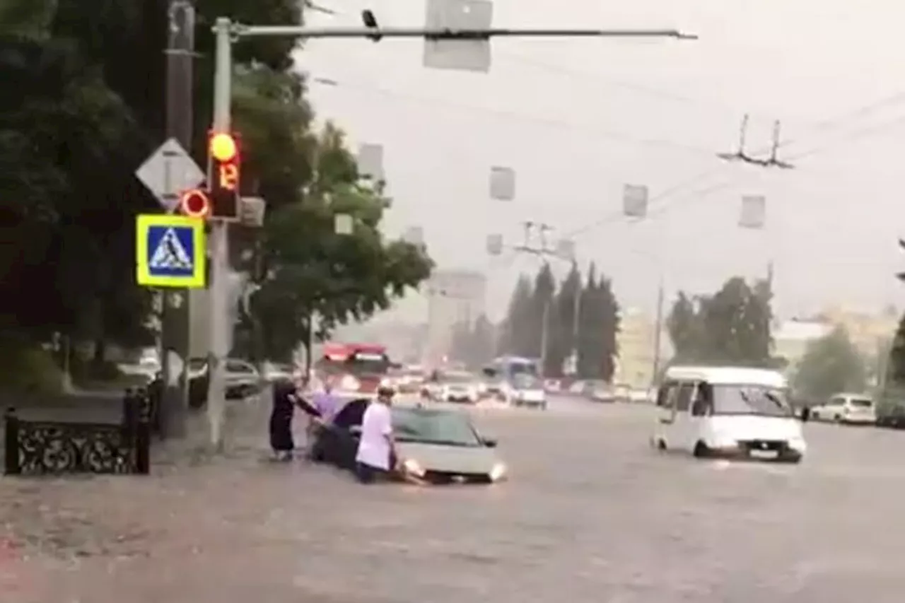 Город в Кемеровской области затопило после ливня