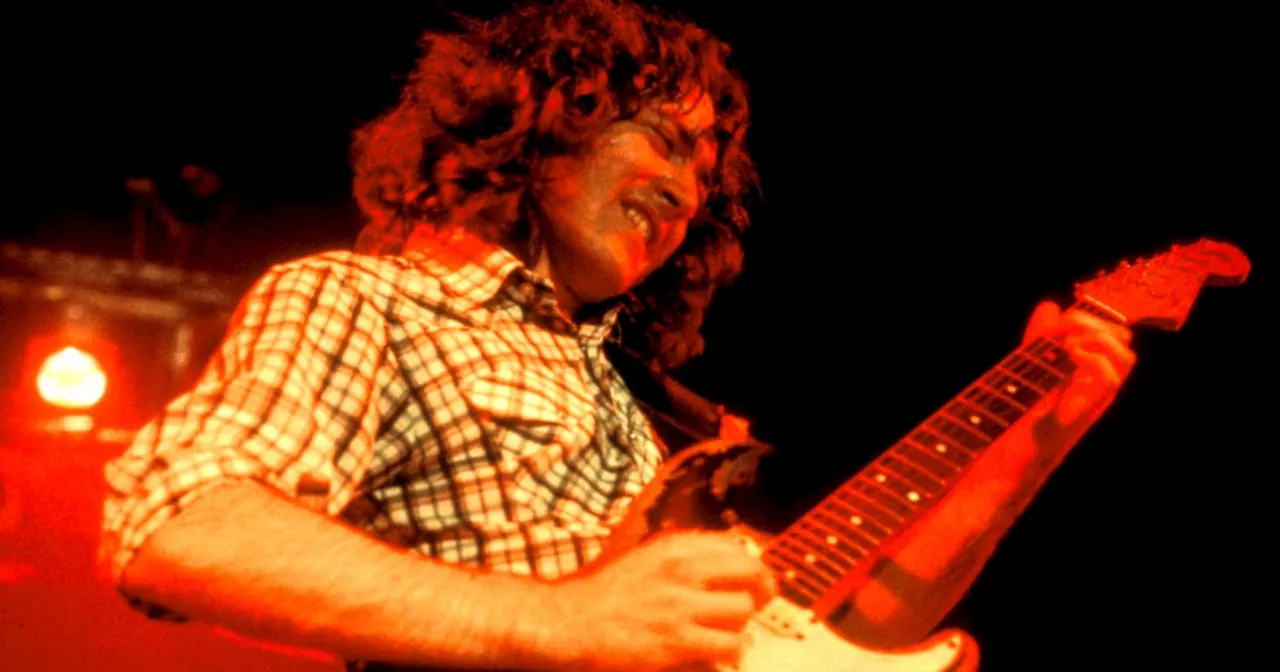 Cuimhní cinn ar Rory Gallagher ard-draoi an Fender Stratocaster