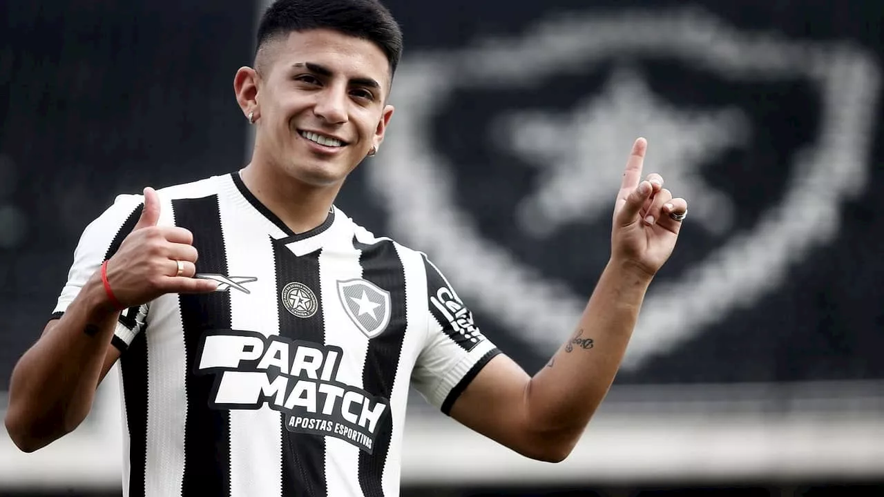 Thiago Almada chega ao Rio de Janeiro para se apresentar no Botafogo