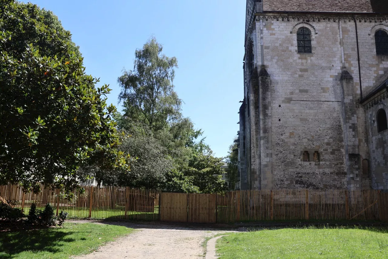 Pourquoi il y a un périmètre de sécurité autour de cette église à Beauvais ?