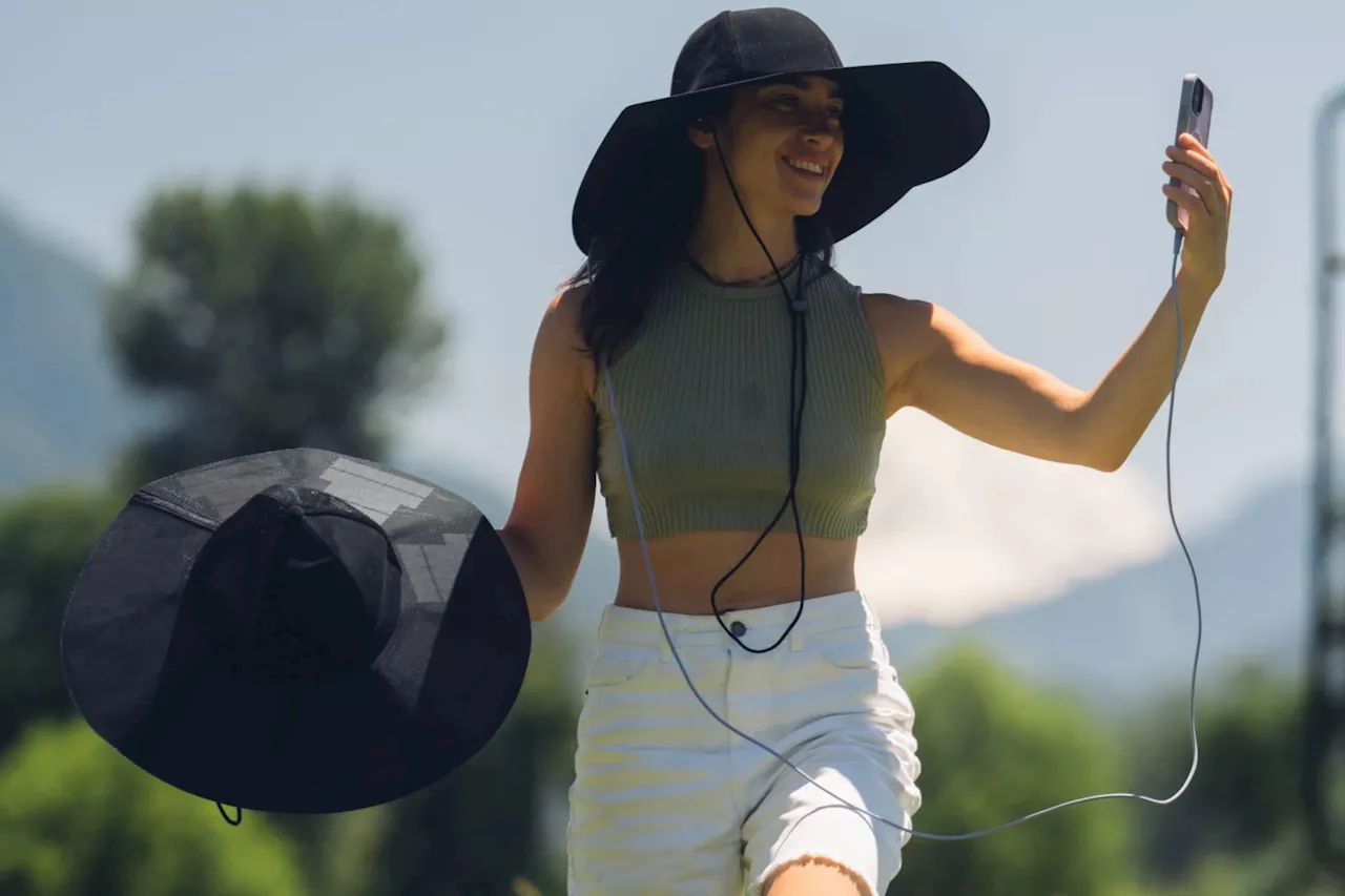 EcoFlow Power Hat Has Solar Panels To Charge Your Electronics