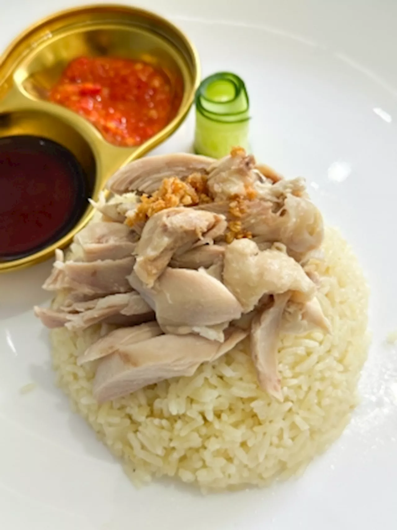 Nasi Ayam SS15 grabbing Subang Jaya folks with their RM3.50 chicken rice promotion