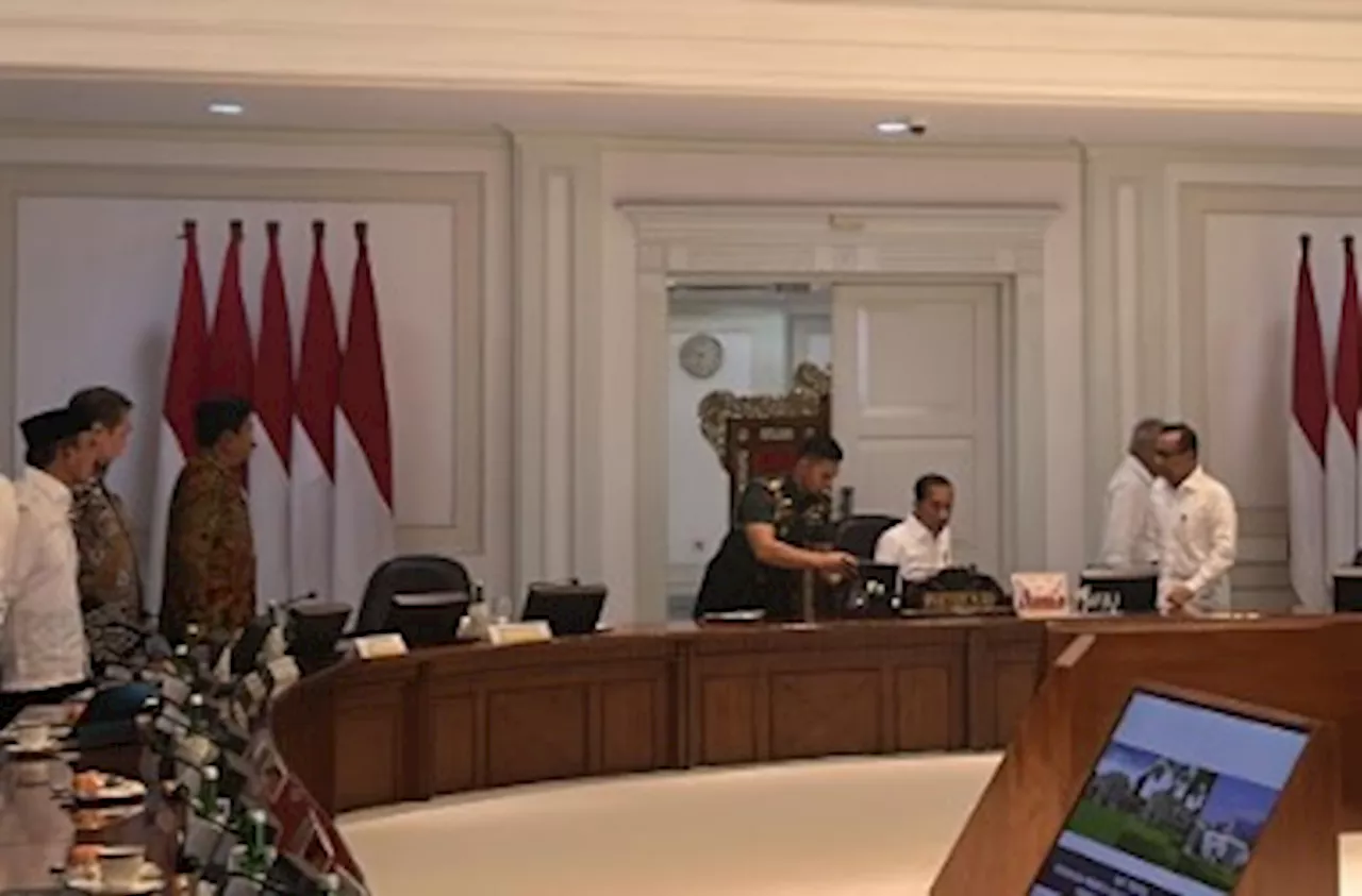 Pakar HTN Jokowi Cari Muka ke Prabowo