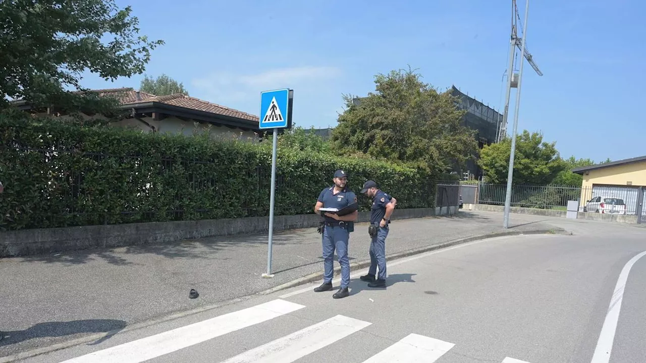 Pavia, due ragazze su monopattino cadono: muore una 18enne